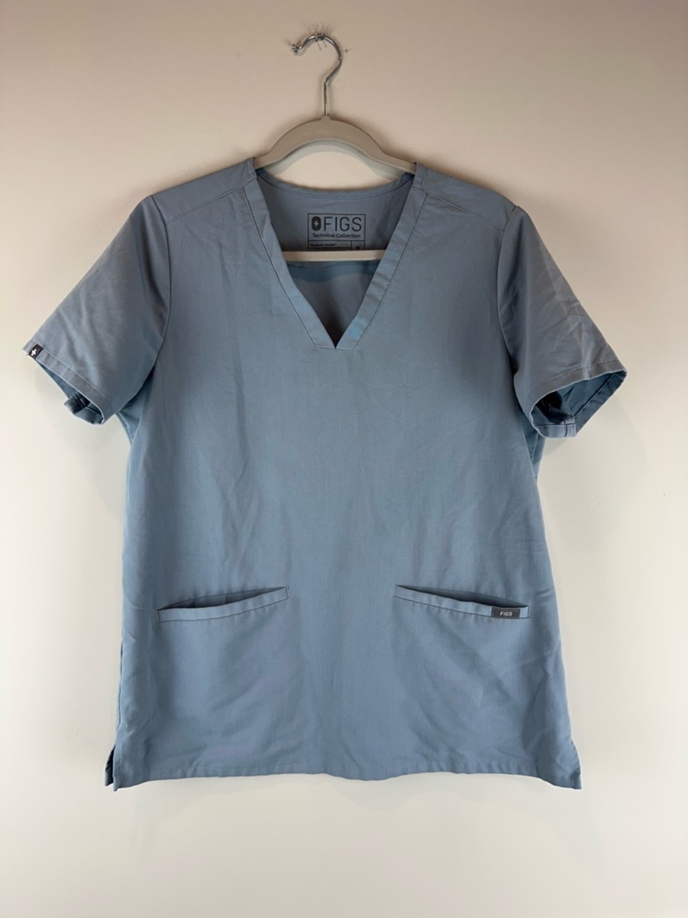 Figs Blue Gray Casma Three Pocket Short Sleeve Scrub Medical Top Medium